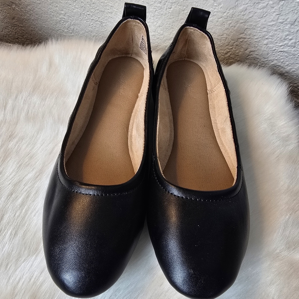 Universal Threads Classic Women's Black Flats